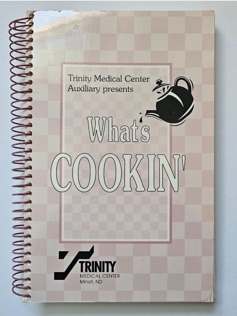 Trinity Medical Center Auxiliary what's Cookin 1998 cookbook Waverly Iowa core